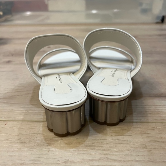 Salvatore Ferragamo White Leather‎ Slide Sandals 8.5 Gold Block Heel - Picture 3 of 5